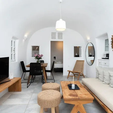 Βίλα Masterful Santorini | Elladan | Adult Only | 1 Bedroom | Stunning Sea Views | Private Furnished Terrace With Jetted Tub | *
